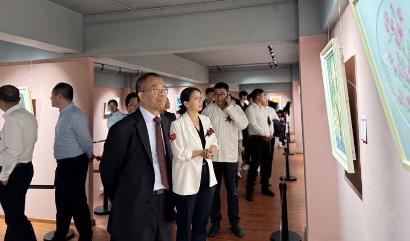 西南林业大学举办庆祝中华人民共和国成立75周年艺术作品展