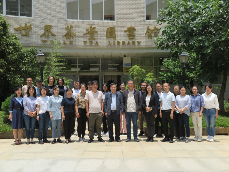 学校举行“人文至真教师学术沙龙”