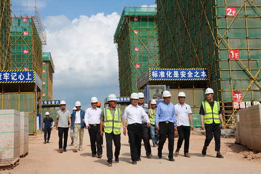 校党委书记周学斌与石林县领导座谈并调研石林校区建设情况