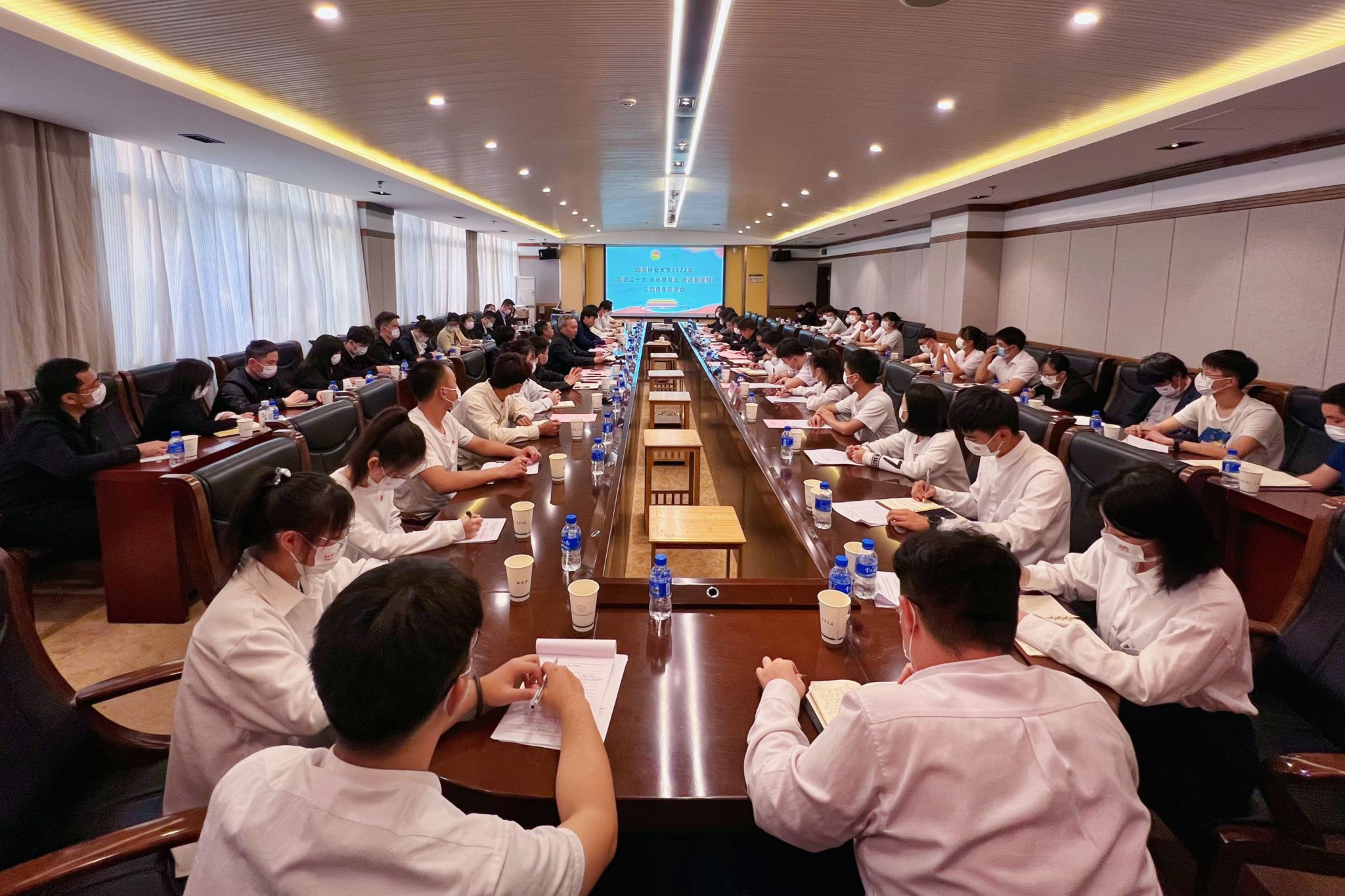 走近青年 “书记校长同讲一堂思政课”