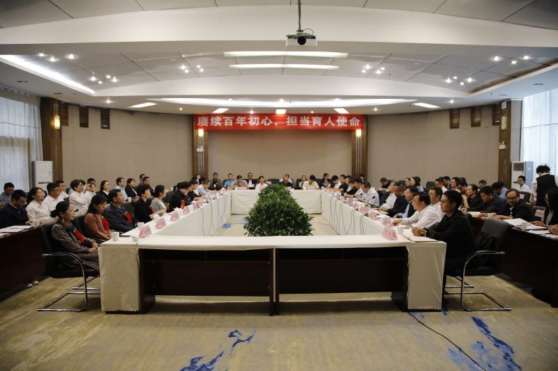 西南林业大学召开第37个教师节座谈会