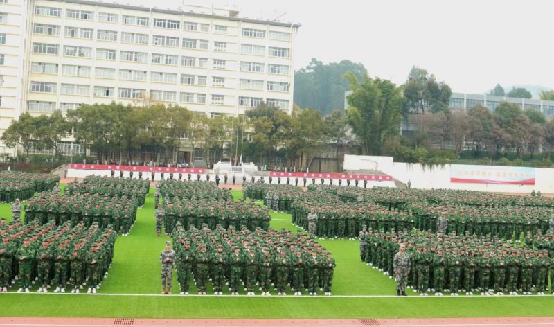 学校举行2023级新生军训开训仪式