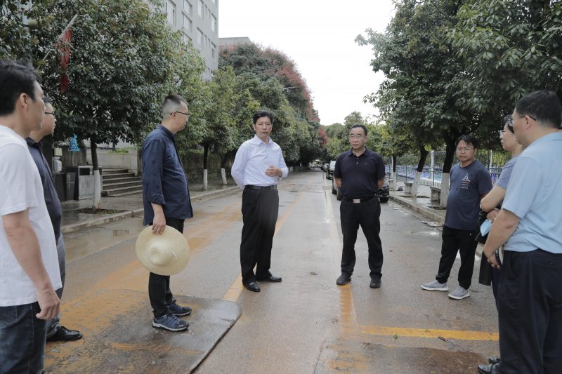 校领导带队检查秋季学期开学和迎新准备工作