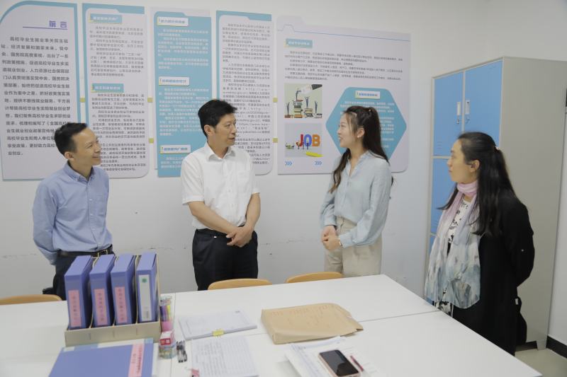 校领导深入一线调研学生学习生活保障情况