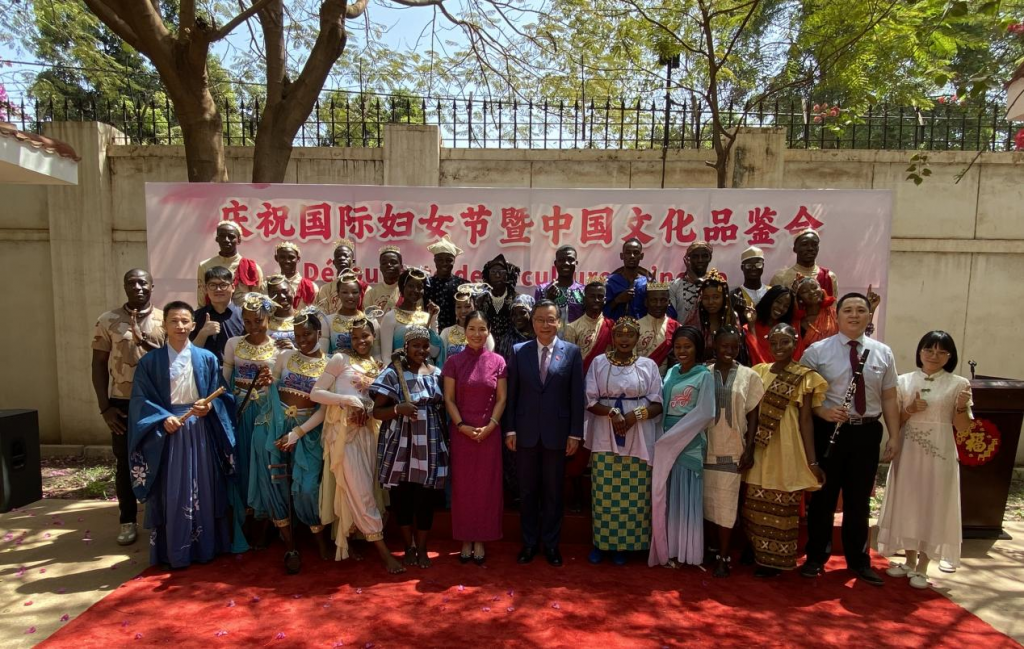 学校马里孔子学院师生参加中国驻马里大使馆中国文化品鉴会活动