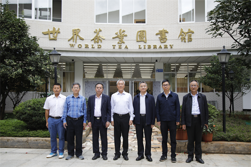 省政协副主席何波到我校调研走访