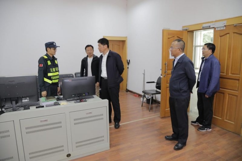 校领导走访慰问师生员工