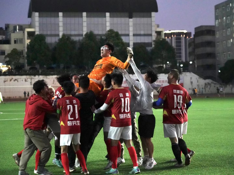学校第十七届大学生足球联赛圆满落幕