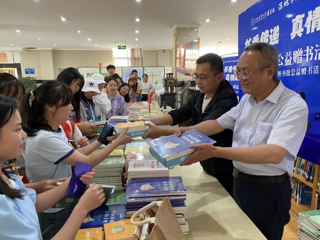 学校持续开展“书香传递·真情助学”公益赠书活动