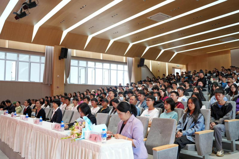 鲍卫忠同志先进事迹巡回报告会在西南林业大学举行