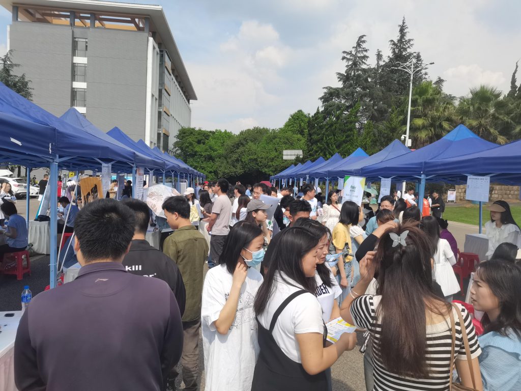 学校举办园林园艺和艺术设计专场招聘会