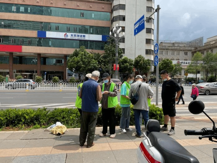我为群众办实事——我校共青团深入开展社区疫苗接种志愿服务活动